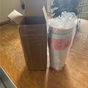 Owala SmoothSip Slider 20oz - White with Star Accents